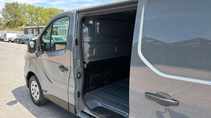 Renault Trafic Swb Diesel SL30 Blue dCi 130 Advance [Safety] Van - Image 5
